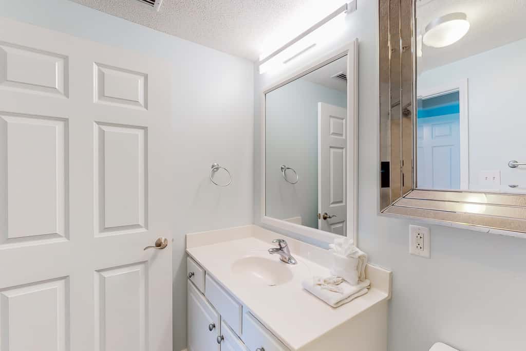 Fun beach getaway with beautiful views, pools, hot tub & beach access