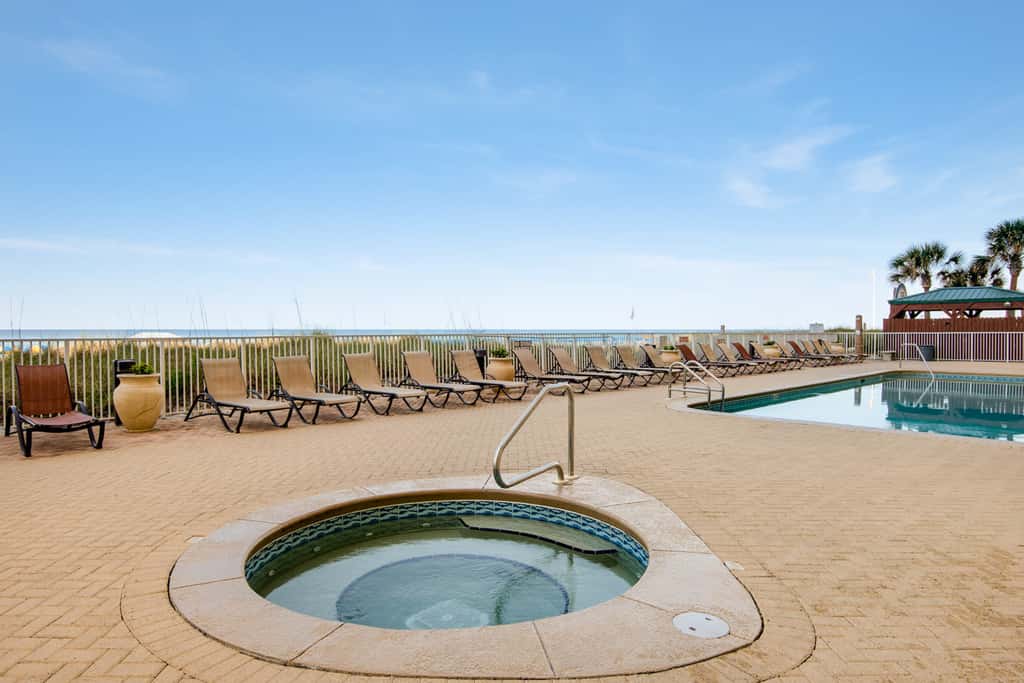 Sixth-floor oceanfront condo with spacious balcony, WiFi, shared pool & hot tub
