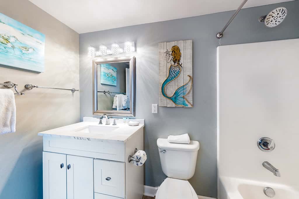 Updated beachfront condo with pool, hot tub, WD, & central AC