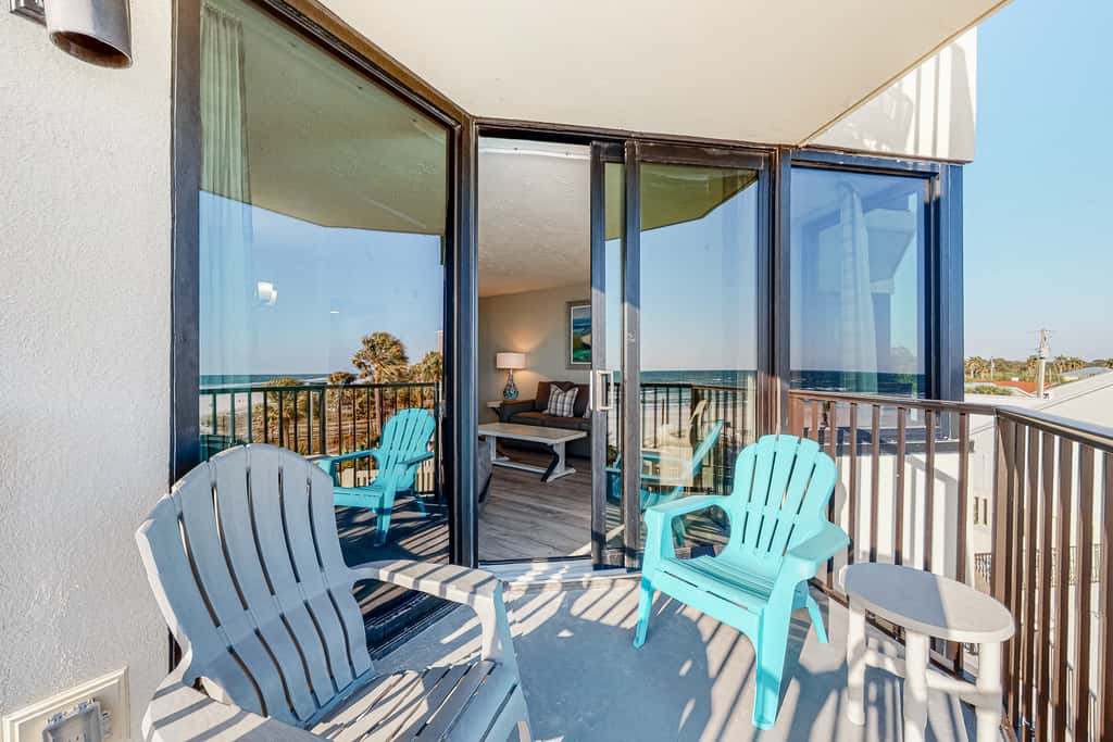 Gulf-front condo with amazing views, WiFi, central AC, pools, & fitness room