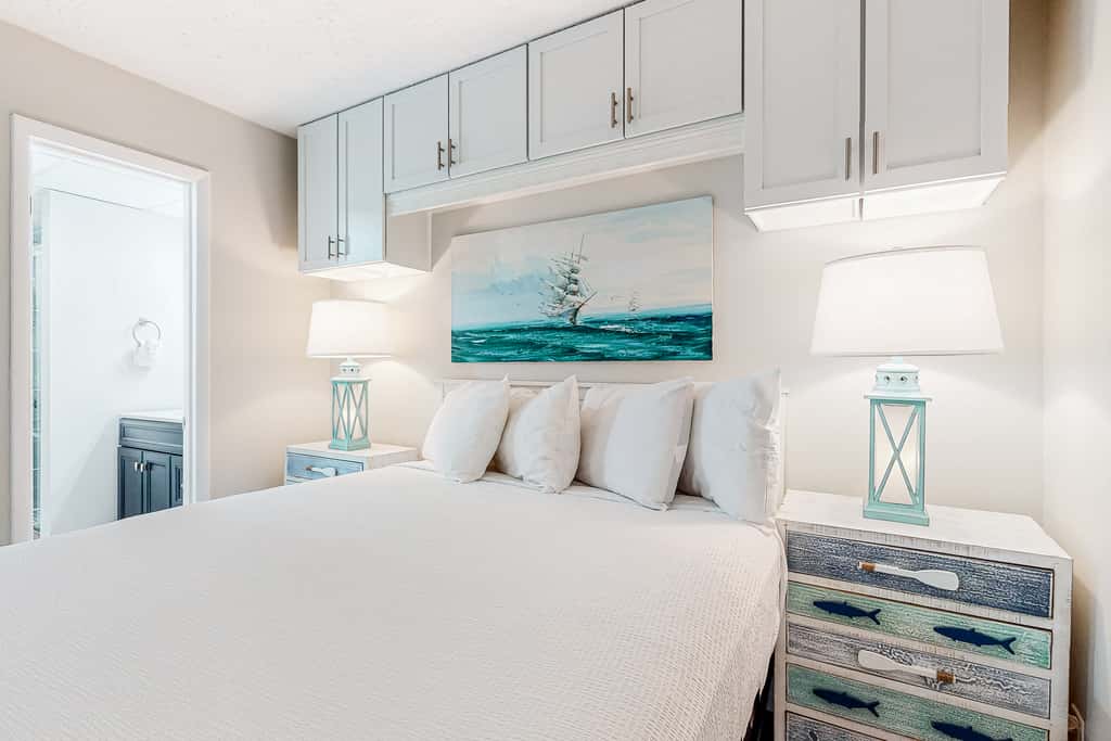 Gulf-front condo with amazing views, WiFi, central AC, pools, & fitness room