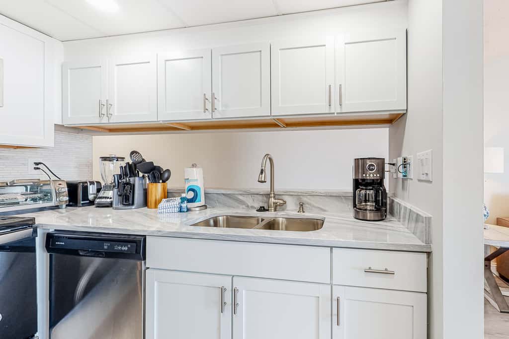 Gulf-front condo with amazing views, WiFi, central AC, pools, & fitness room
