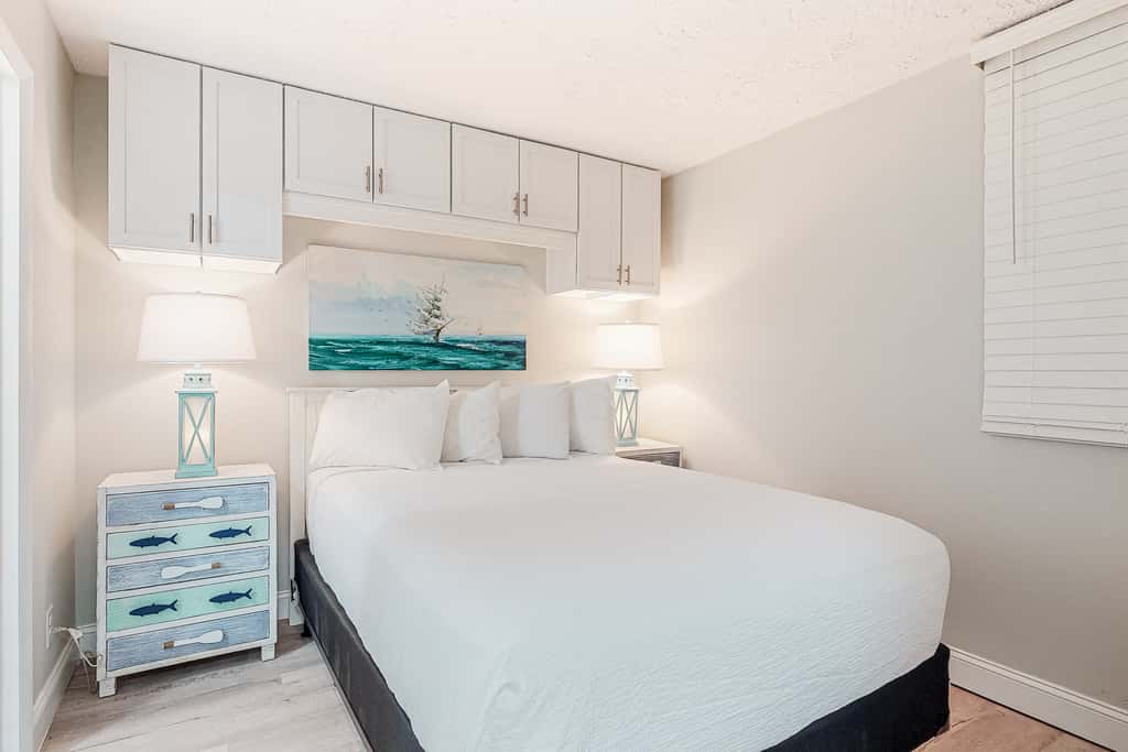 Gulf-front condo with amazing views, WiFi, central AC, pools, & fitness room