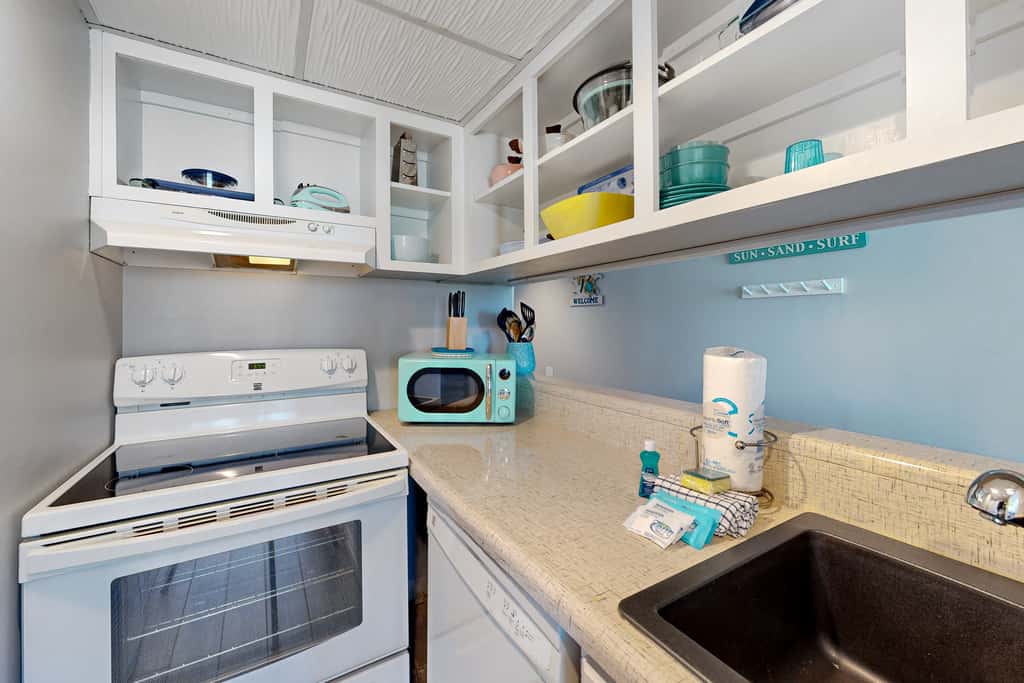 Gulf-view condo with pools, beach access, gym, grills, & updated interior