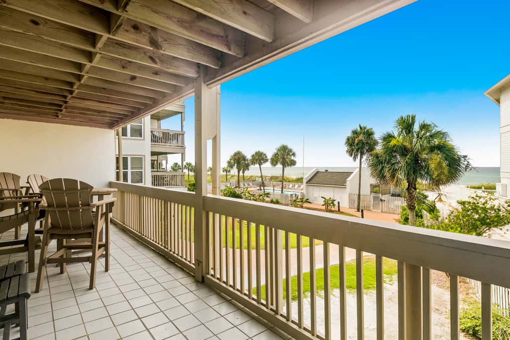 Oceanfront condo with outdoor pool, ocean view, high-speed WiFi & washer/dryer