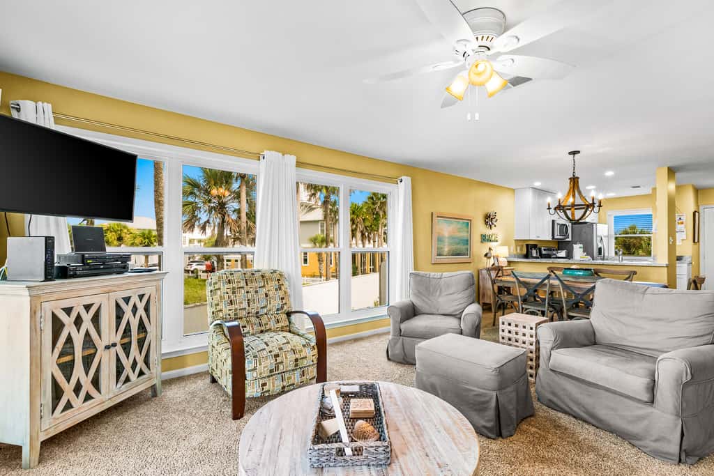 Oceanfront condo with outdoor pool, ocean view, high-speed WiFi & washer/dryer