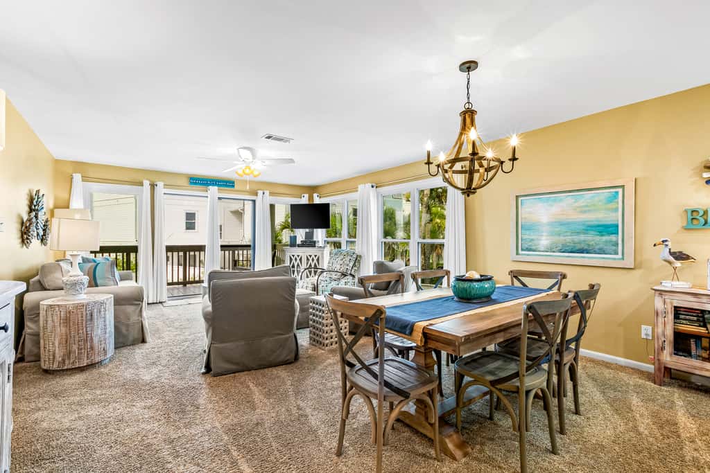 Oceanfront condo with outdoor pool, ocean view, high-speed WiFi & washer/dryer