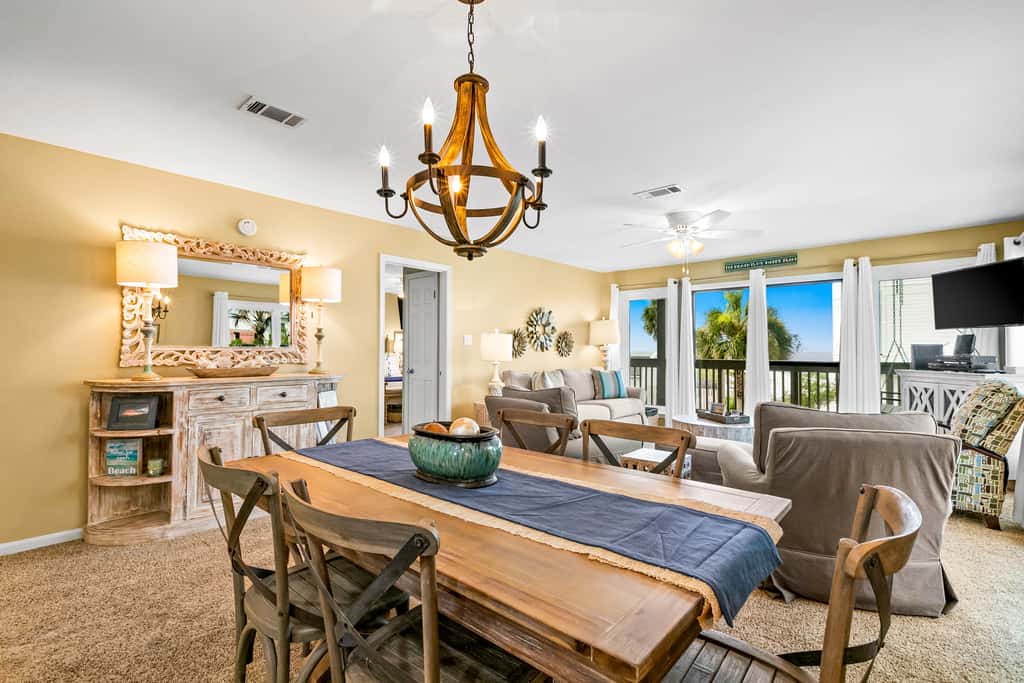 Oceanfront condo with outdoor pool, ocean view, high-speed WiFi & washer/dryer