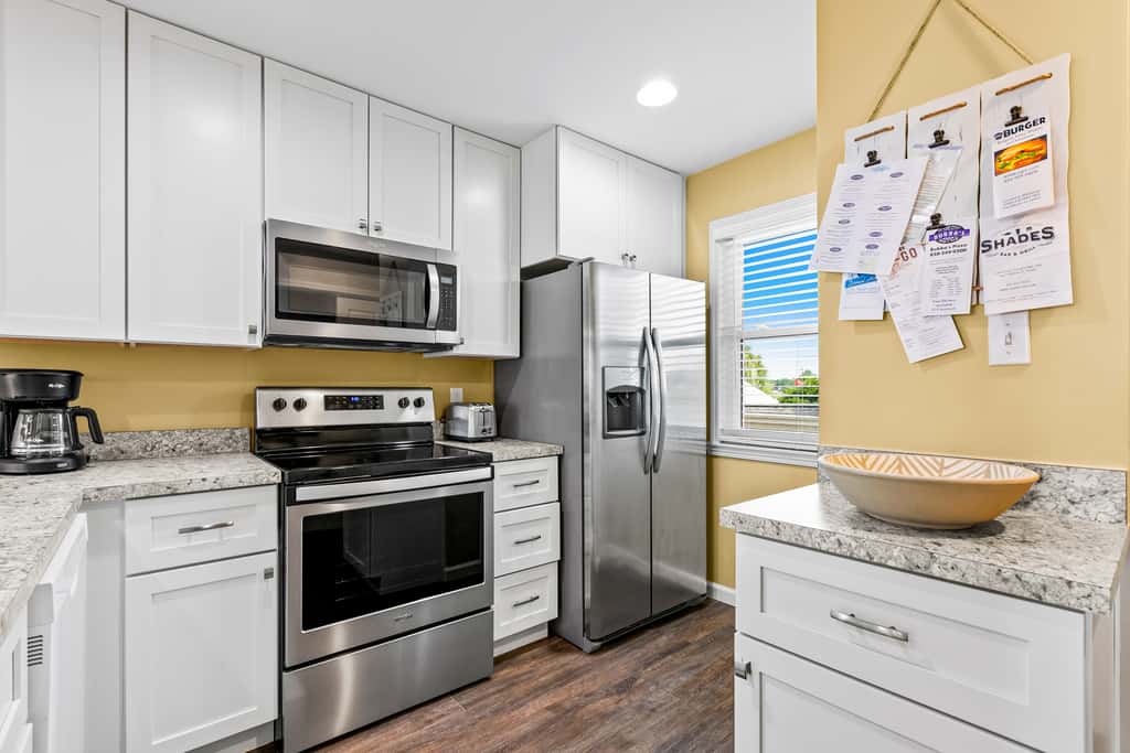 Oceanfront condo with outdoor pool, ocean view, high-speed WiFi & washer/dryer