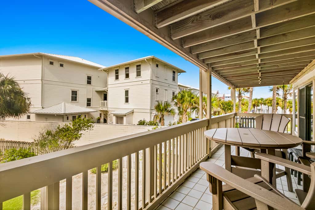 Oceanfront condo with outdoor pool, ocean view, high-speed WiFi & washer/dryer