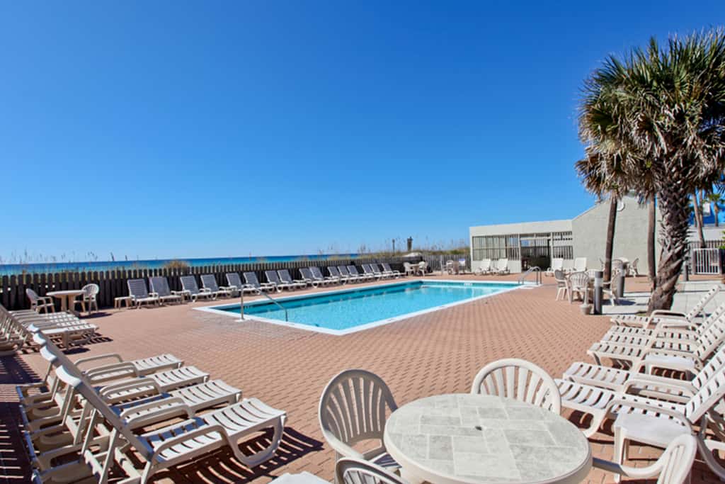 Oceanfront condo with outdoor pool, ocean view, high-speed WiFi & washer/dryer