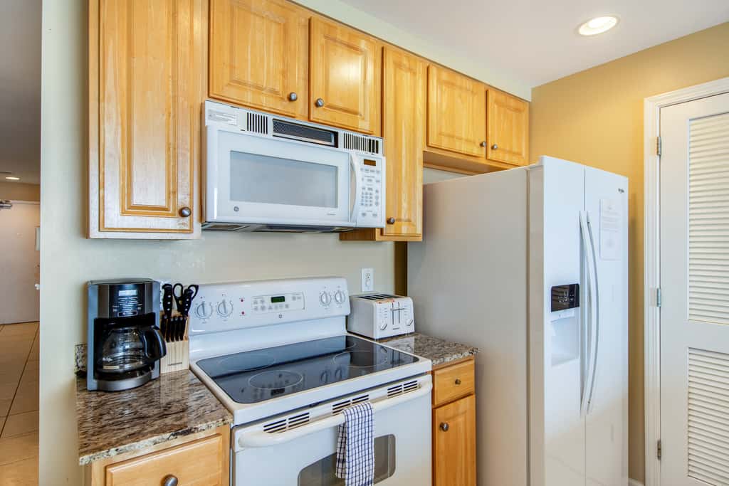 Stylish Gulf-front condo steps from the beach with resort pool, hot tub & gym