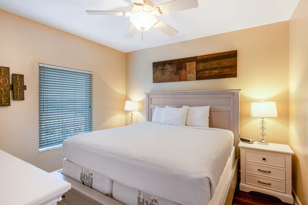 Stylish Gulf-front condo steps from the beach with resort pool, hot tub & gym