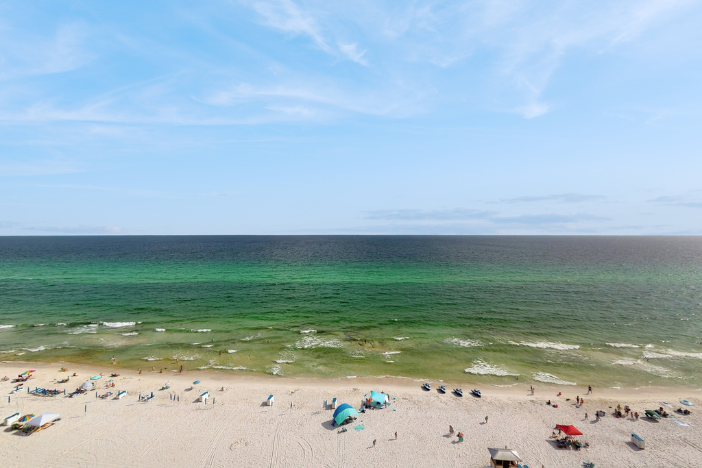 2BR Gulf & Beach-view with pool, hot tub, on-site dining, & private balcony