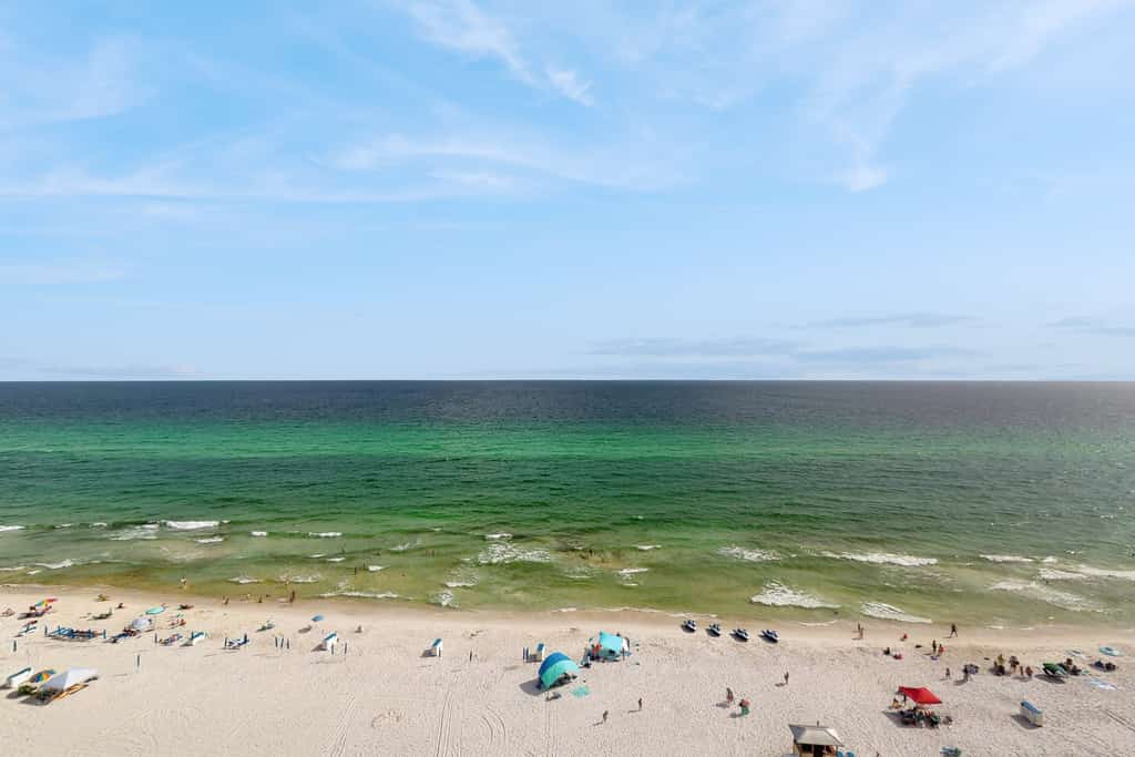 2BR Gulf & Beach-view with pool, hot tub, on-site dining, & private balcony