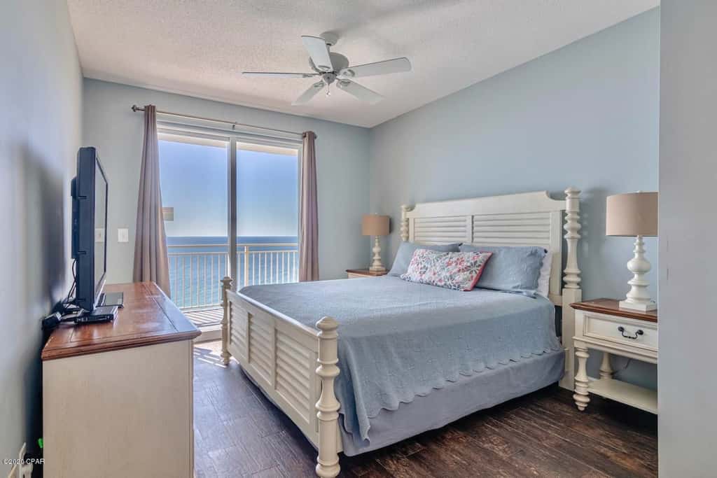 Gulf-front condo with pier views, balcony, heated pool, gym & AC