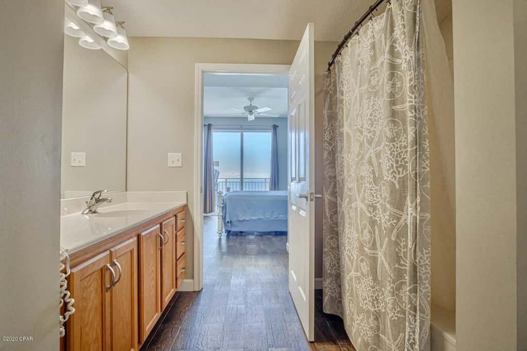 Gulf-front condo with pier views, balcony, heated pool, gym & AC