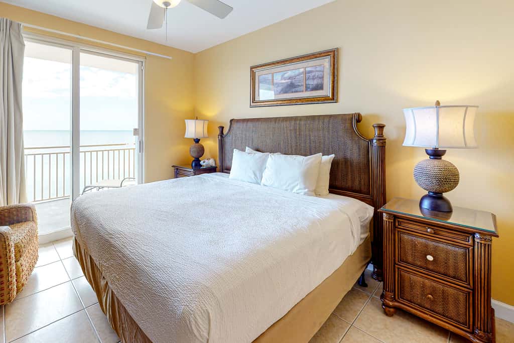 14th-Floor Gulf front condo with beach views, hot tub,pools,gym