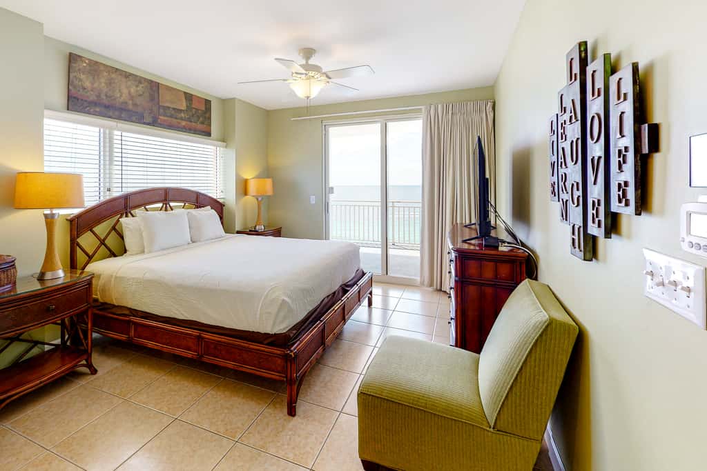 14th-Floor Gulf front condo with beach views, hot tub,pools,gym
