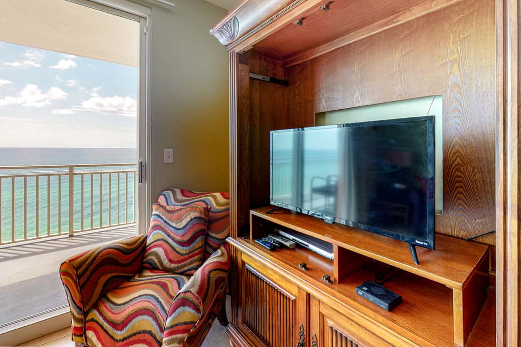 14th-Floor Gulf front condo with beach views, hot tub,pools,gym