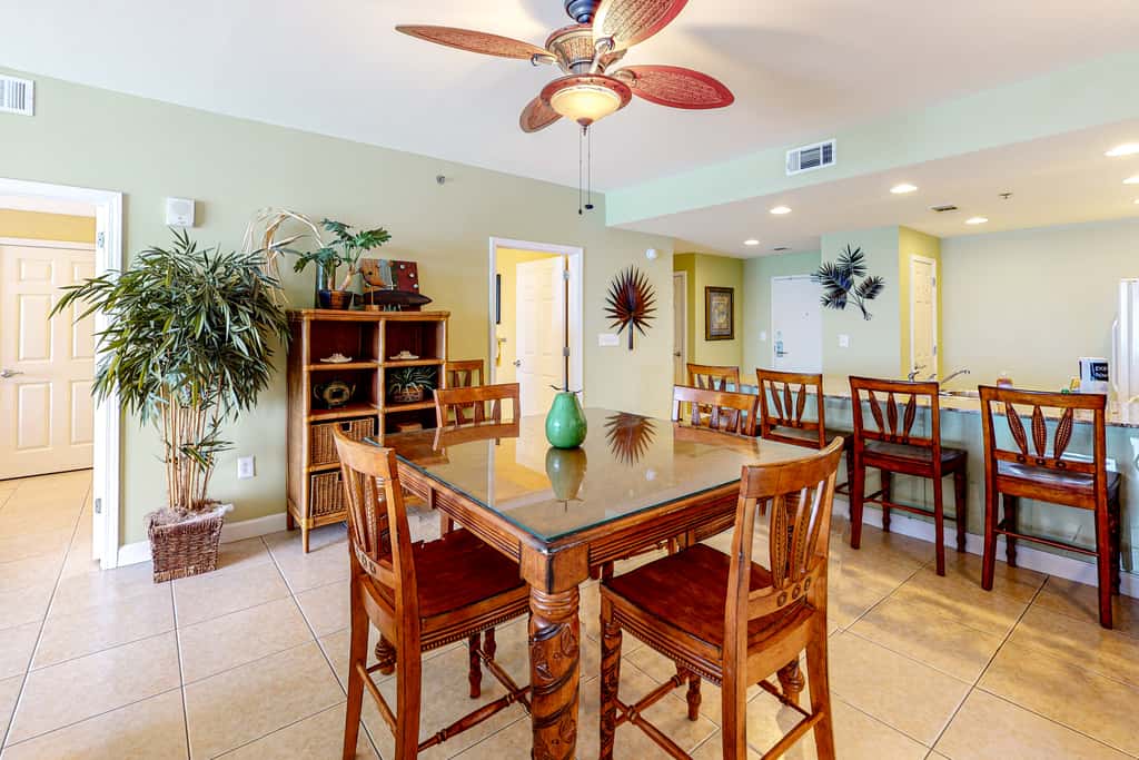 14th-Floor Gulf front condo with beach views, hot tub,pools,gym