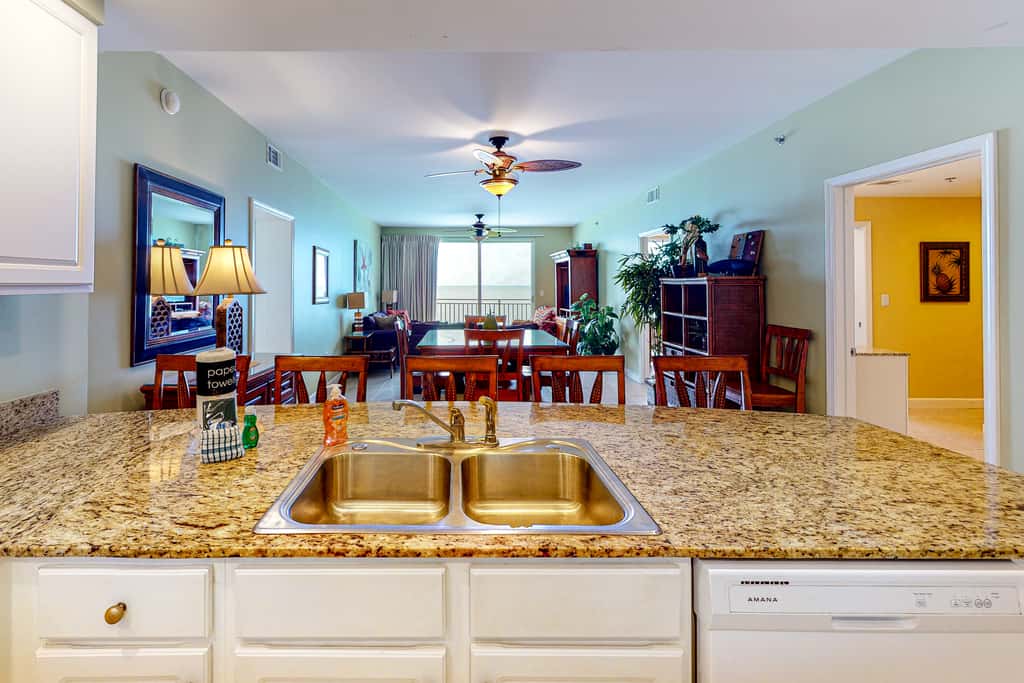 14th-Floor Gulf front condo with beach views, hot tub,pools,gym