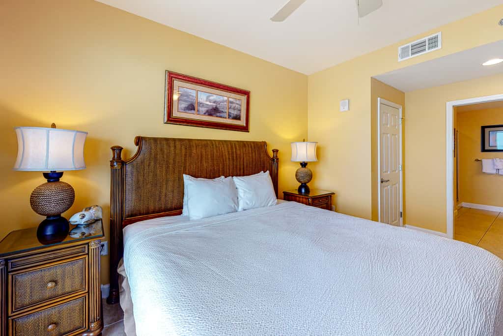 14th-Floor Gulf front condo with beach views, hot tub,pools,gym