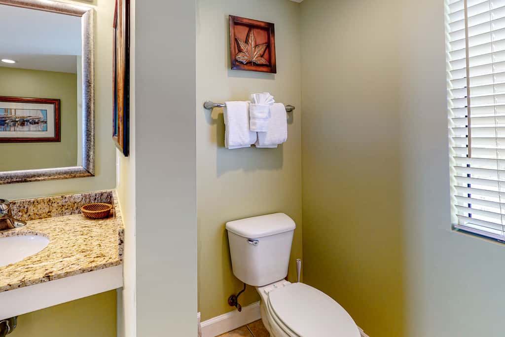 14th-Floor Gulf front condo with beach views, hot tub,pools,gym