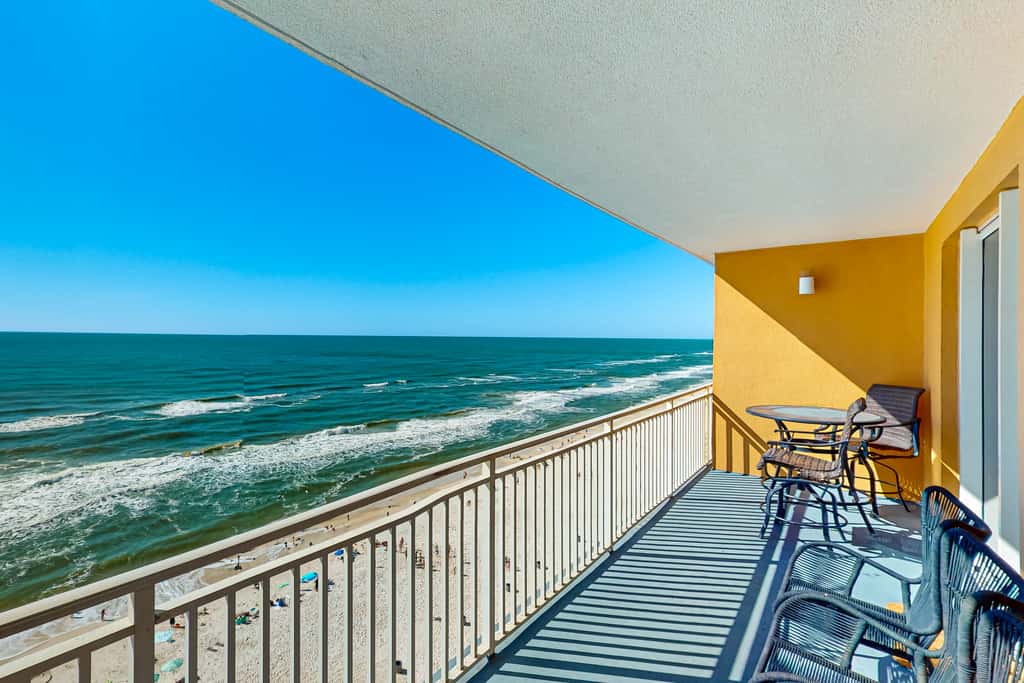 Beachfront, high-end condo with Pool, Hot tub & Splash pad