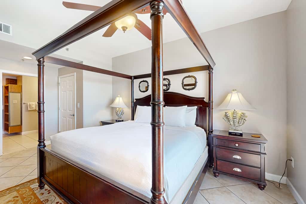 Beachfront, high-end condo with Pool, Hot tub & Splash pad