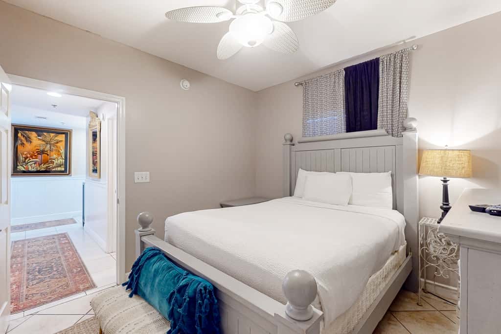 Beachfront, high-end condo with Pool, Hot tub & Splash pad