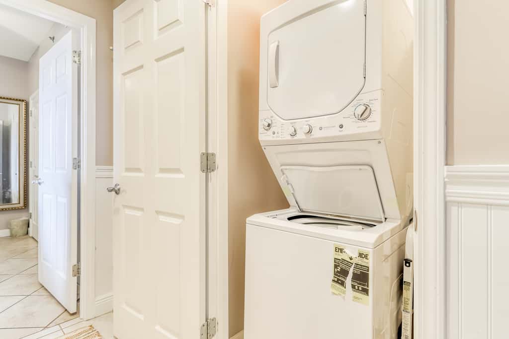 Beachfront, high-end condo with Pool, Hot tub & Splash pad