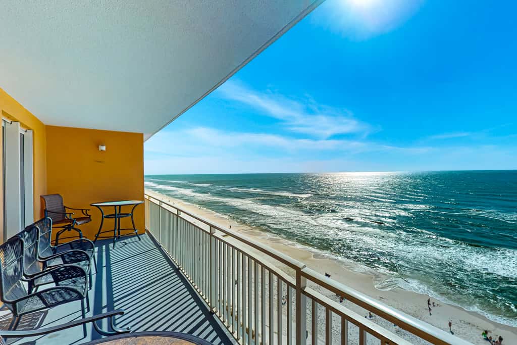 Beachfront, high-end condo with Pool, Hot tub & Splash pad