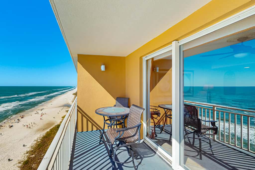 Beachfront, high-end condo with Pool, Hot tub & Splash pad