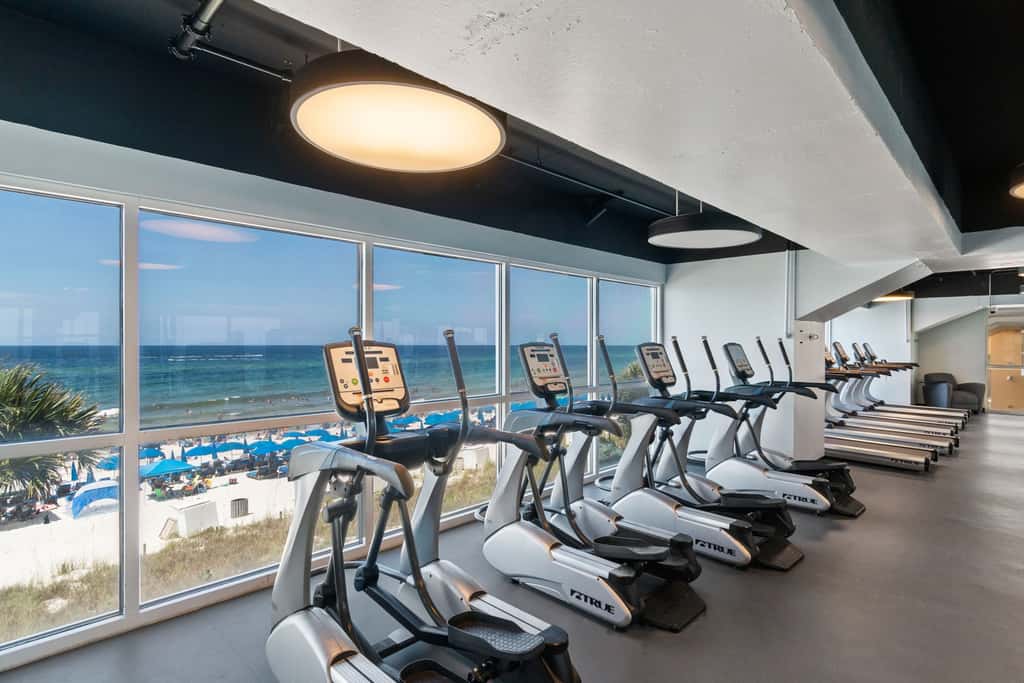 Beachfront, high-end condo with Pool, Hot tub & Splash pad