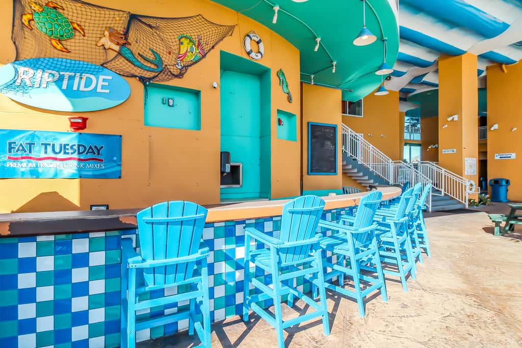 Beachfront, high-end condo with Pool, Hot tub & Splash pad