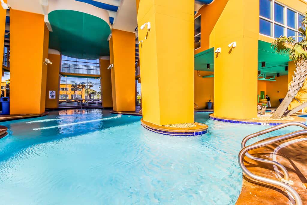 Beachfront, high-end condo with Pool, Hot tub & Splash pad