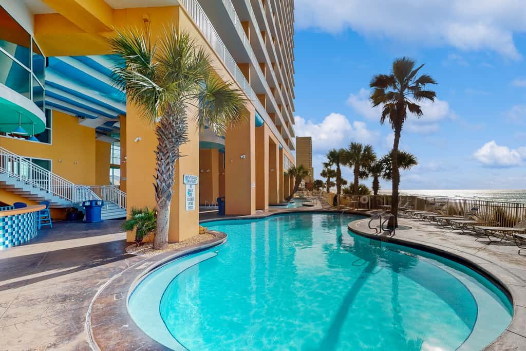Beachfront, high-end condo with Pool, Hot tub & Splash pad