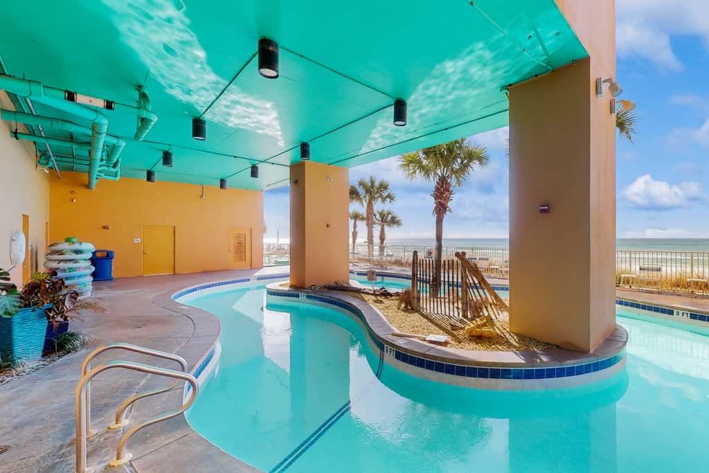 Beachfront, high-end condo with Pool, Hot tub & Splash pad
