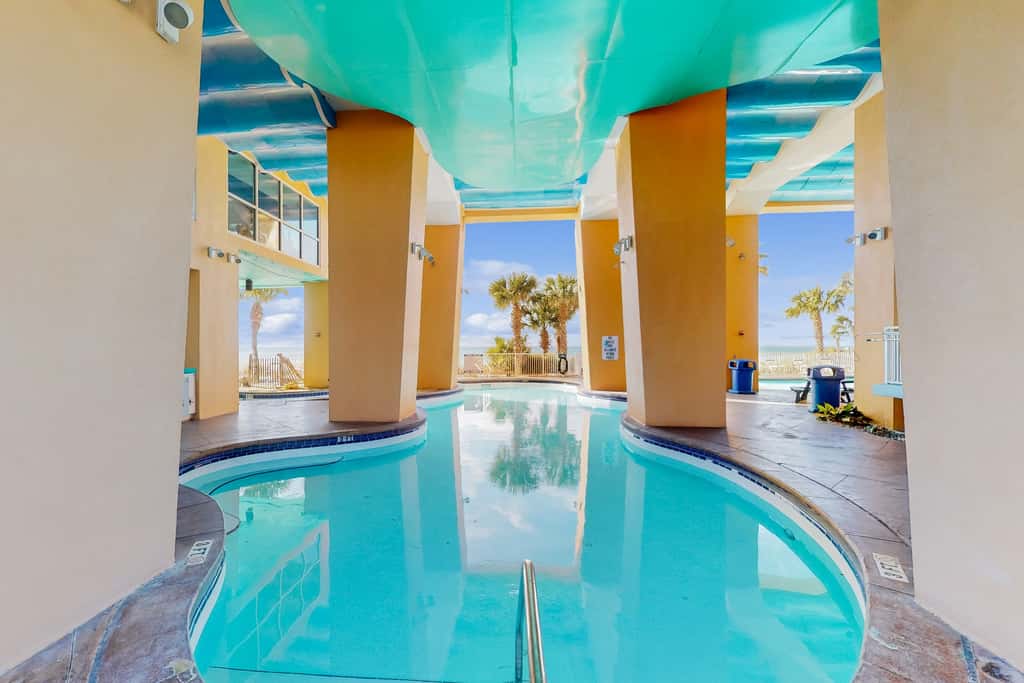 Beachfront, high-end condo with Pool, Hot tub & Splash pad