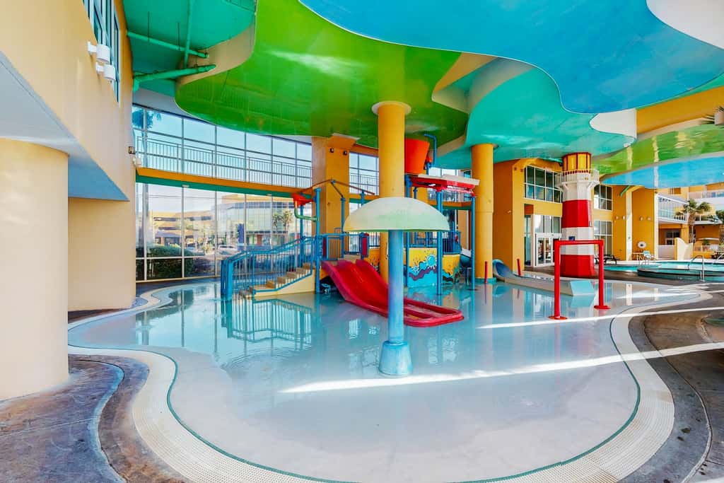 Beachfront, high-end condo with Pool, Hot tub & Splash pad