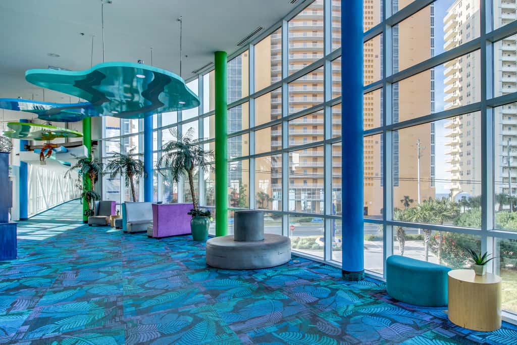 Beachfront, high-end condo with Pool, Hot tub & Splash pad
