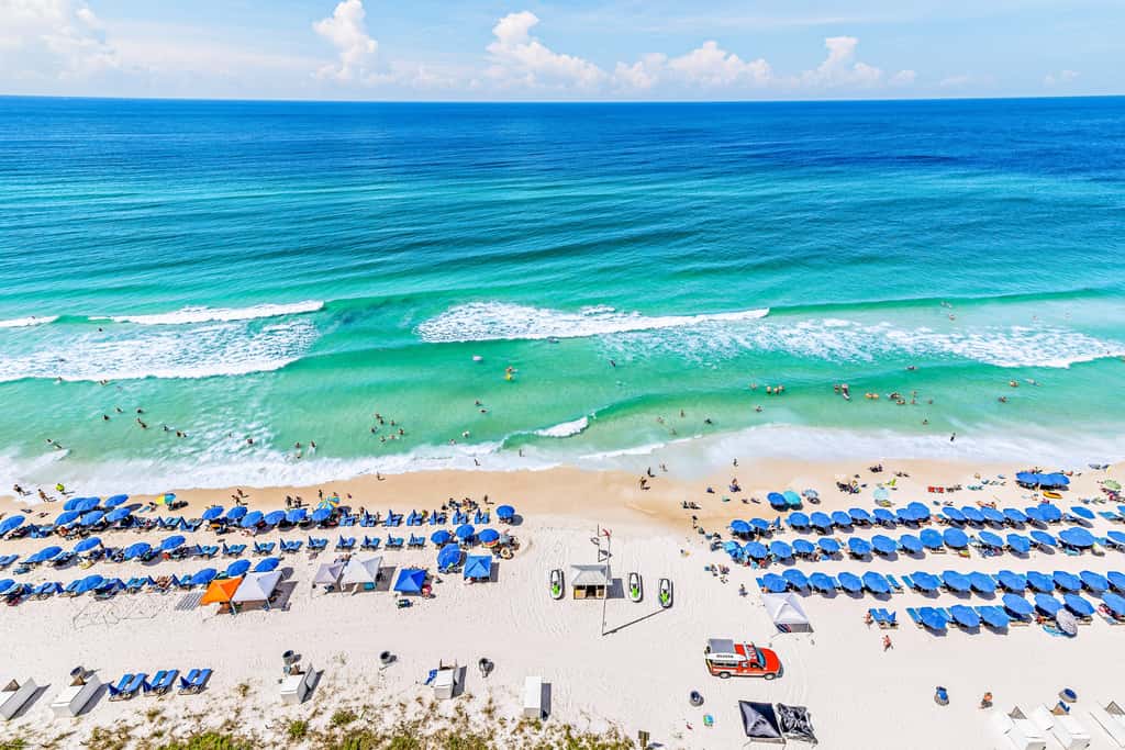 Beachfront, high-end condo with Pool, Hot tub & Splash pad
