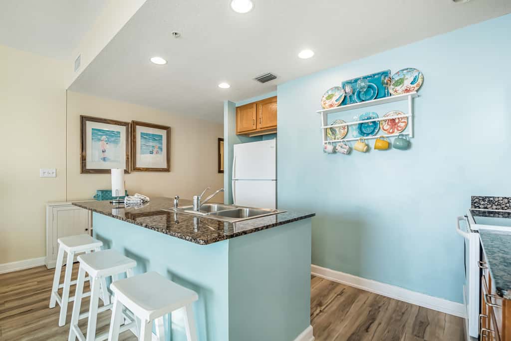 Snow-bird friendly condo with pool & fitness room - walk right out to the sand