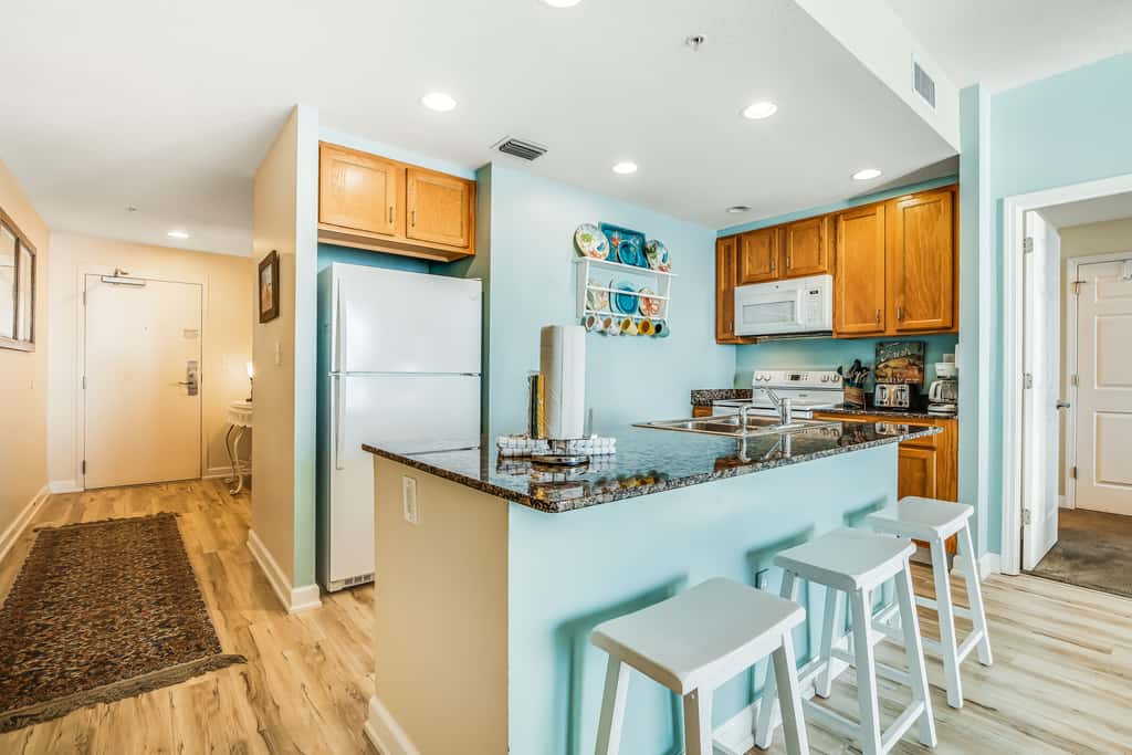 Snow-bird friendly condo with pool & fitness room - walk right out to the sand