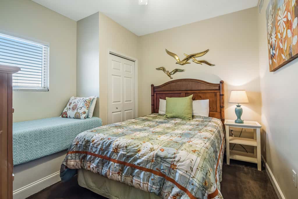 Snow-bird friendly condo with pool & fitness room - walk right out to the sand