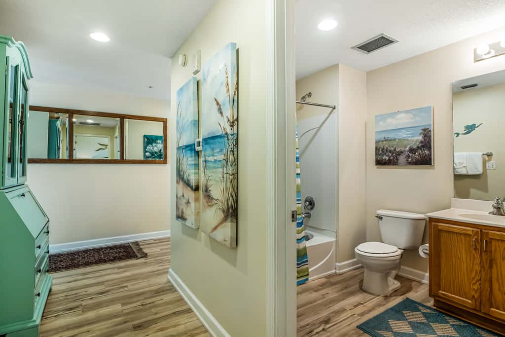 Snow-bird friendly condo with pool & fitness room - walk right out to the sand