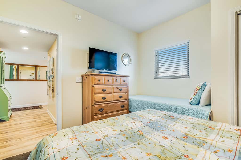 Snow-bird friendly condo with pool & fitness room - walk right out to the sand