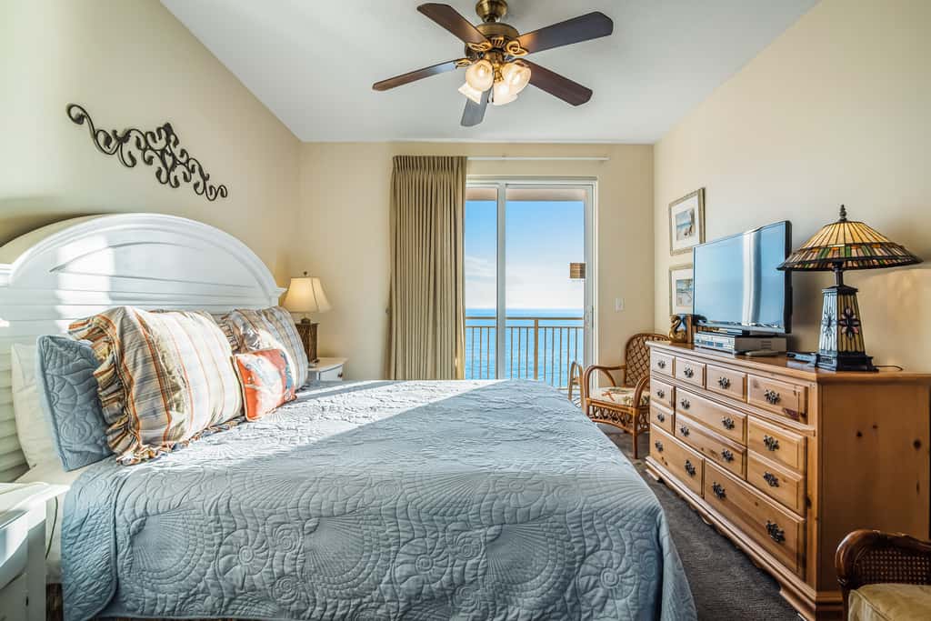 Snow-bird friendly condo with pool & fitness room - walk right out to the sand