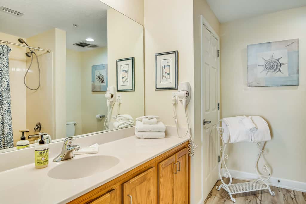 Snow-bird friendly condo with pool & fitness room - walk right out to the sand